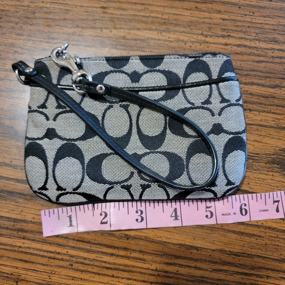 Authentic Coach Black & Grey Wristlet - Picture 4 of 10